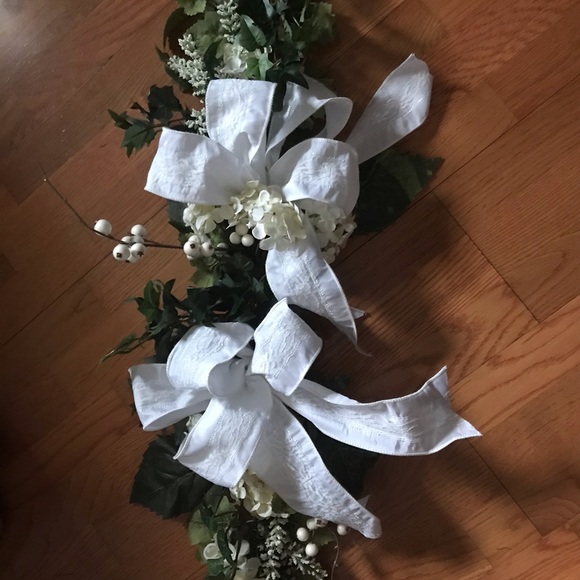 Wreaths and knit socks - Picture 3 of 5